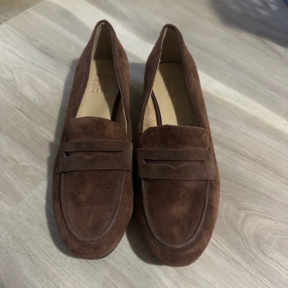 Naturalizer Loafers - Size 8.5 (fit bigger) - BNWOT - Picture 2 of 5
